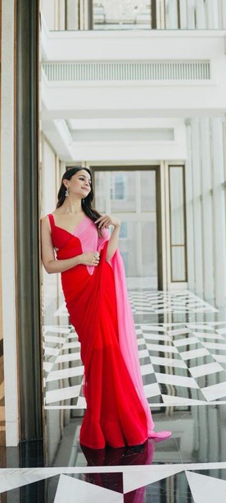 Georgette Colourblocked Saree for Women (Red & Pink, 6.3 m)