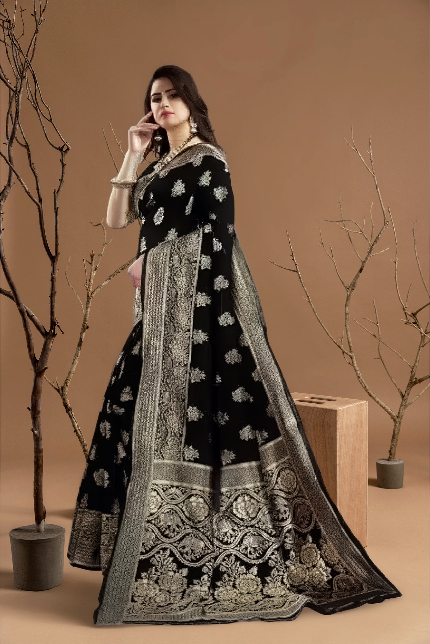Jacquard Foil Printed Saree for Women (Black, 6.3 m)